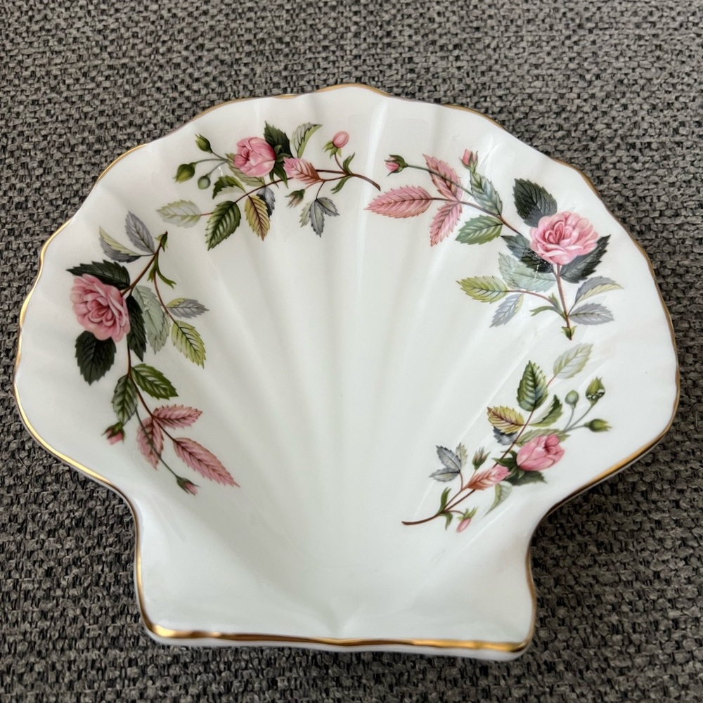 Wedgwood Hathaway Rose vintage Shell Trinket Dish - Picture 1 of 3